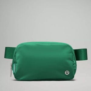 lululemon everywhere belt bag - emerald ice (OS)